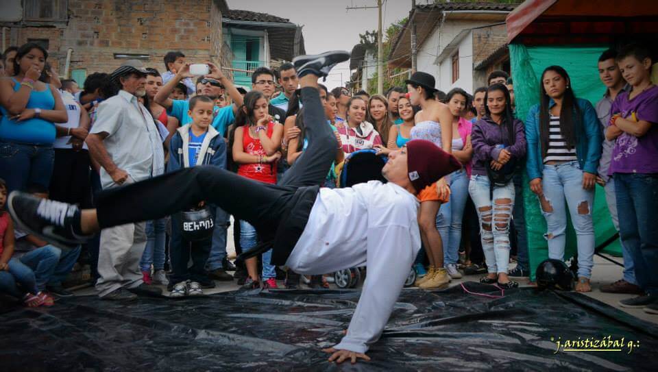 segunda toma artística, parque lineal el clavel escenario principal de los video conciertos